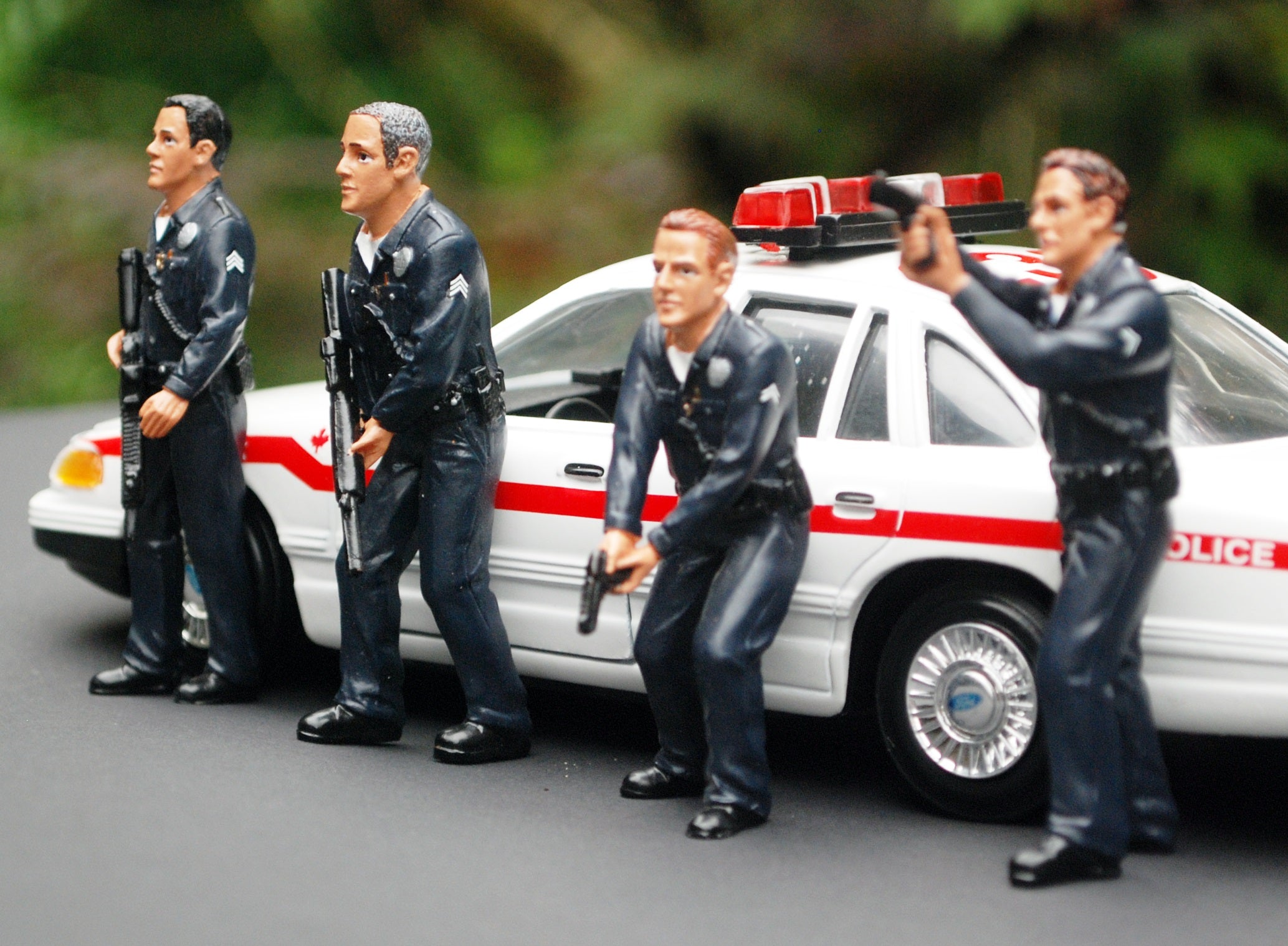 24031B American Diorama Police Officer Set of 4 1:24