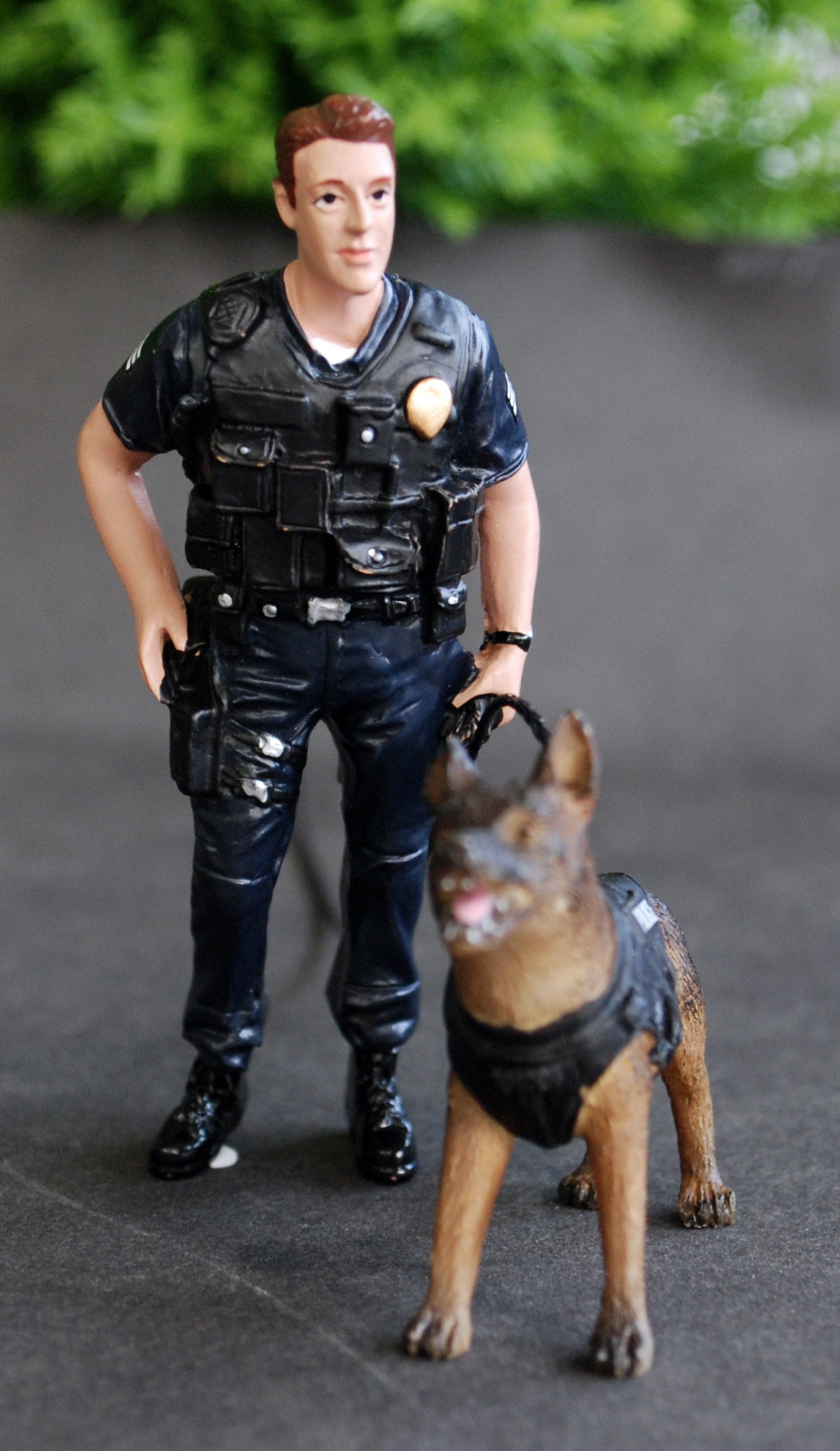 38263 American Diorama Police Officer mit K 9 Schäferhund I 1:24