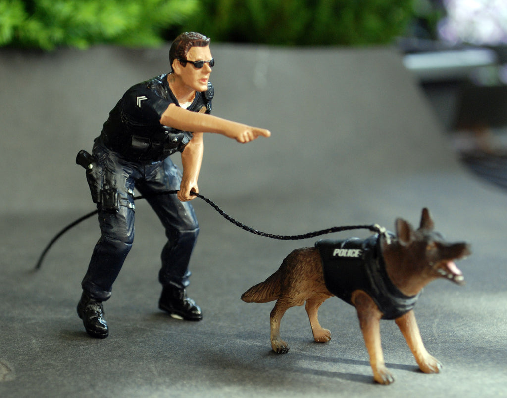 38264 American Diorama Police Officer mit K 9 Schäferhund II 1:24
