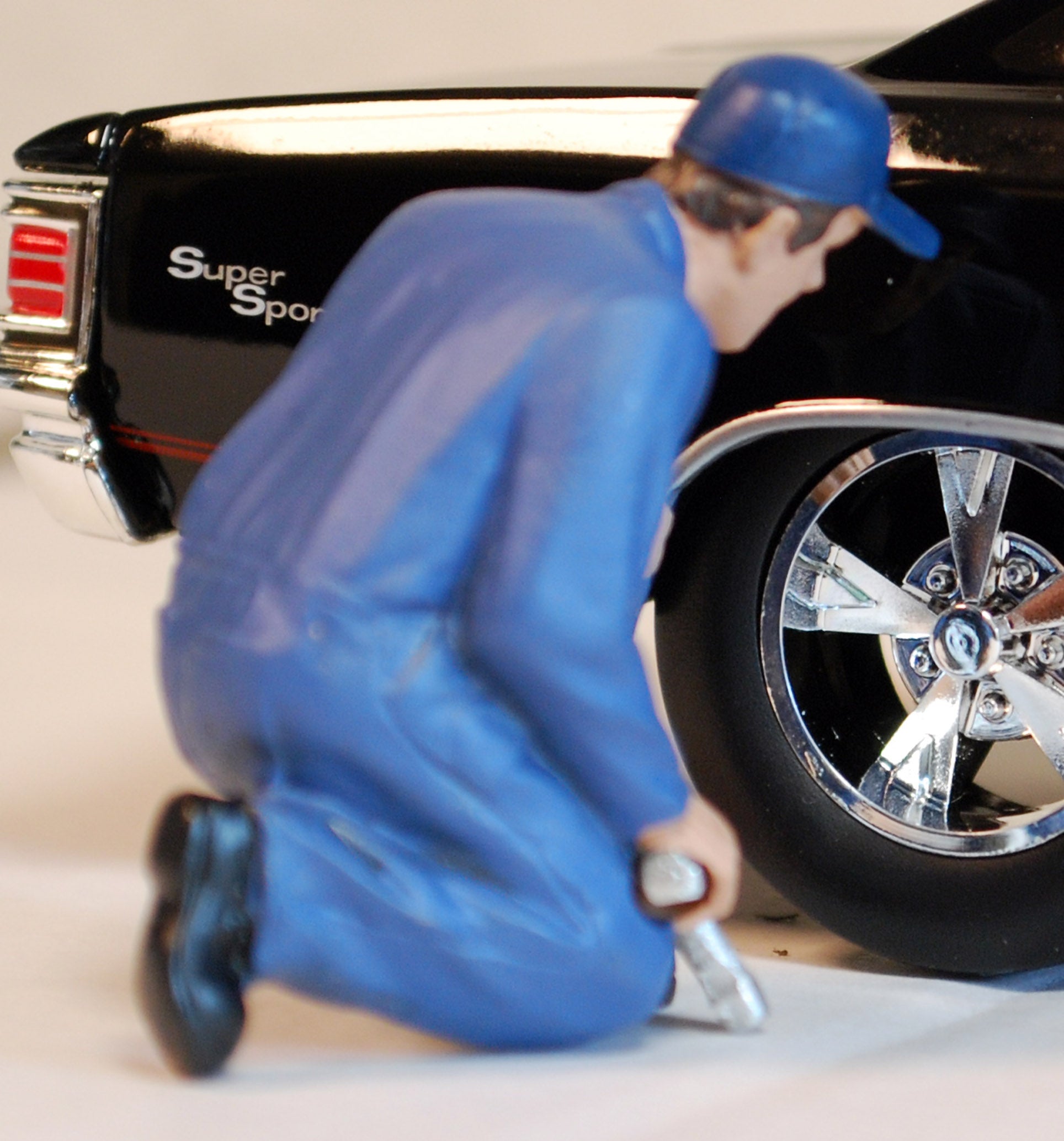38277 American Diorama Werkstatt Team Mechanic Juan w. Lug Wrench Radmutter 1:24