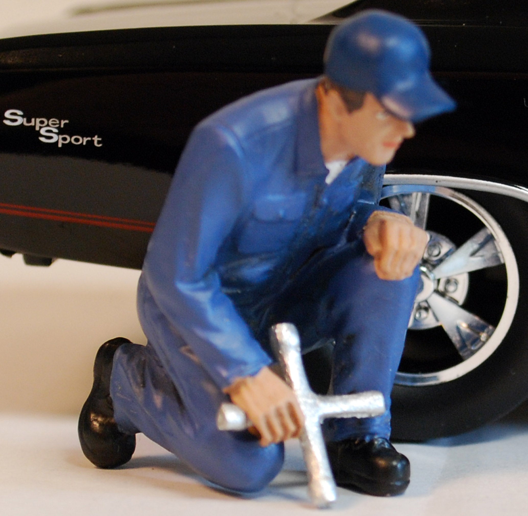38277 American Diorama Werkstatt Team Mechanic Juan w. Lug Wrench Radmutter 1:24