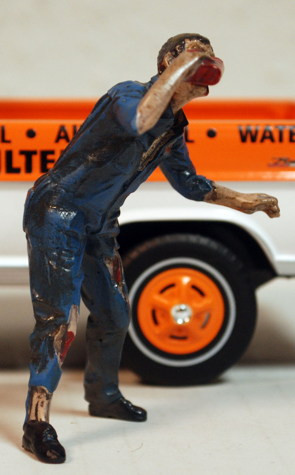38299 American Diorama Zombie Mechanic III 1:24 neu 2019