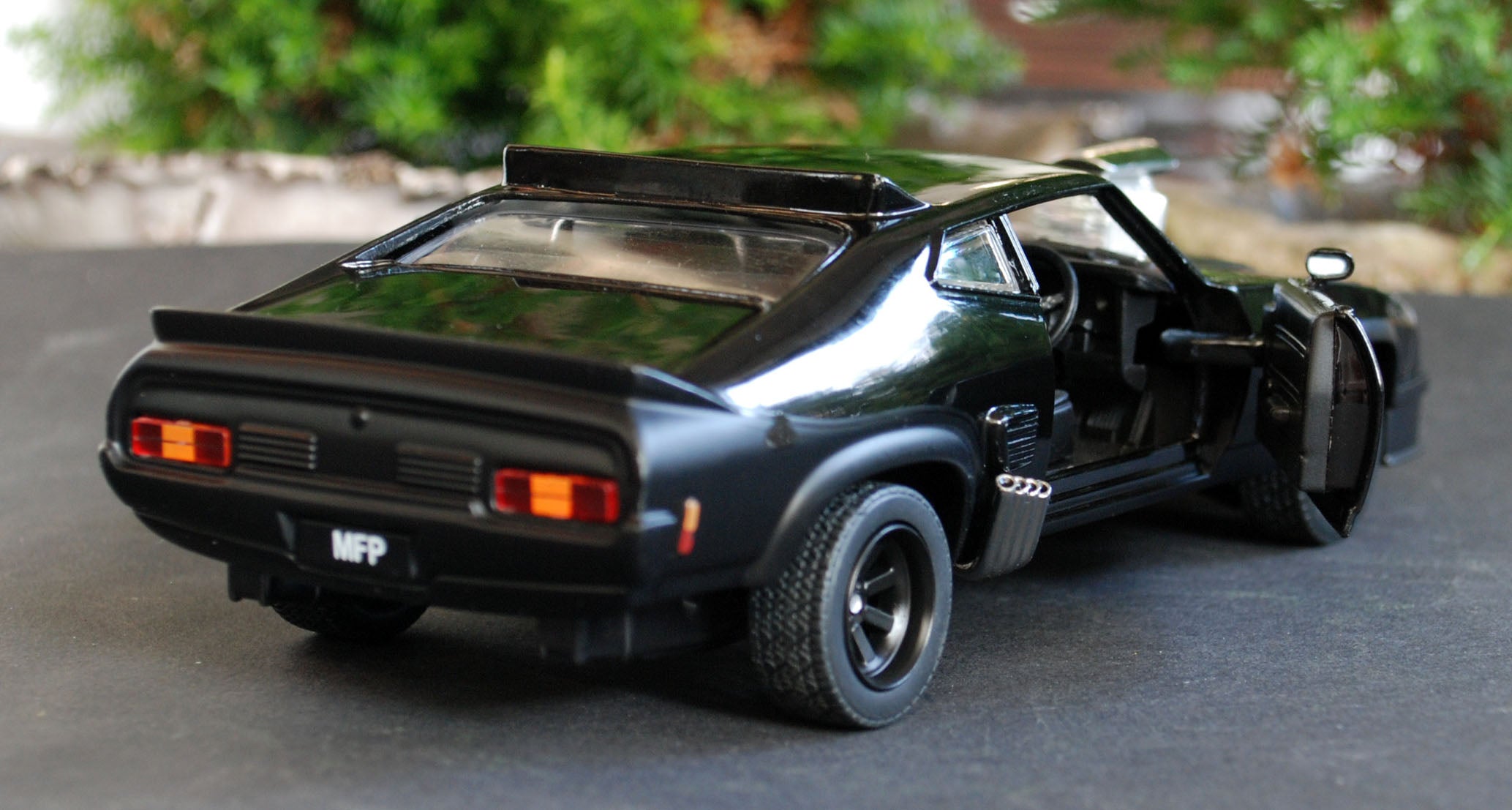 1973 Ford Falcon XB Last of the V8 Interceptors // Mad Max 1:24 Greenlight 84051