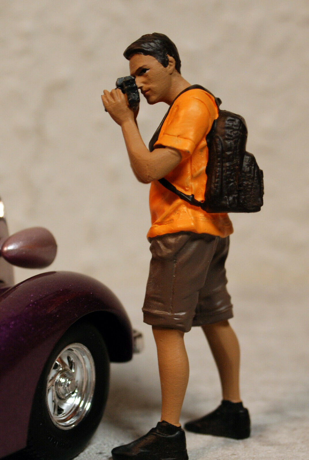 76394 American Diorama Car Meet 2 Figure VI 1:24 neu 2021