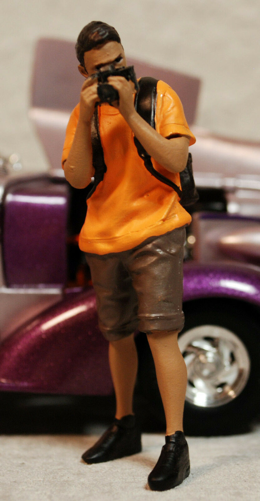 76394 American Diorama Car Meet 2 Figure VI 1:24 neu 2021