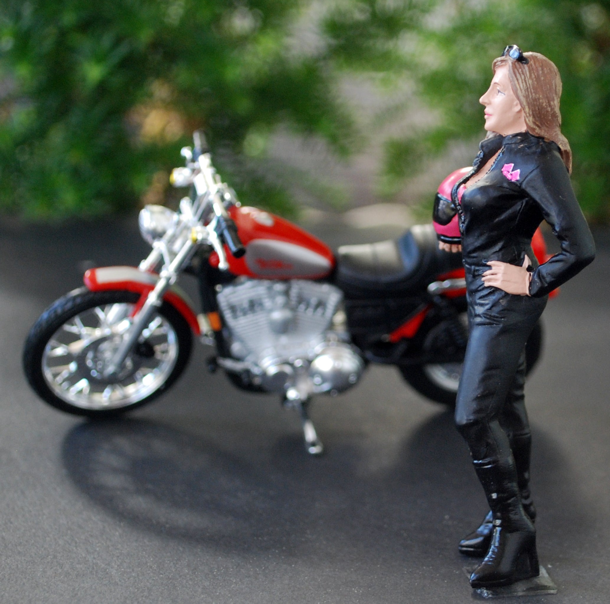 77488 American Diorama Female Biker, Motorradfahrerin, 1:24, neu 2017 neu