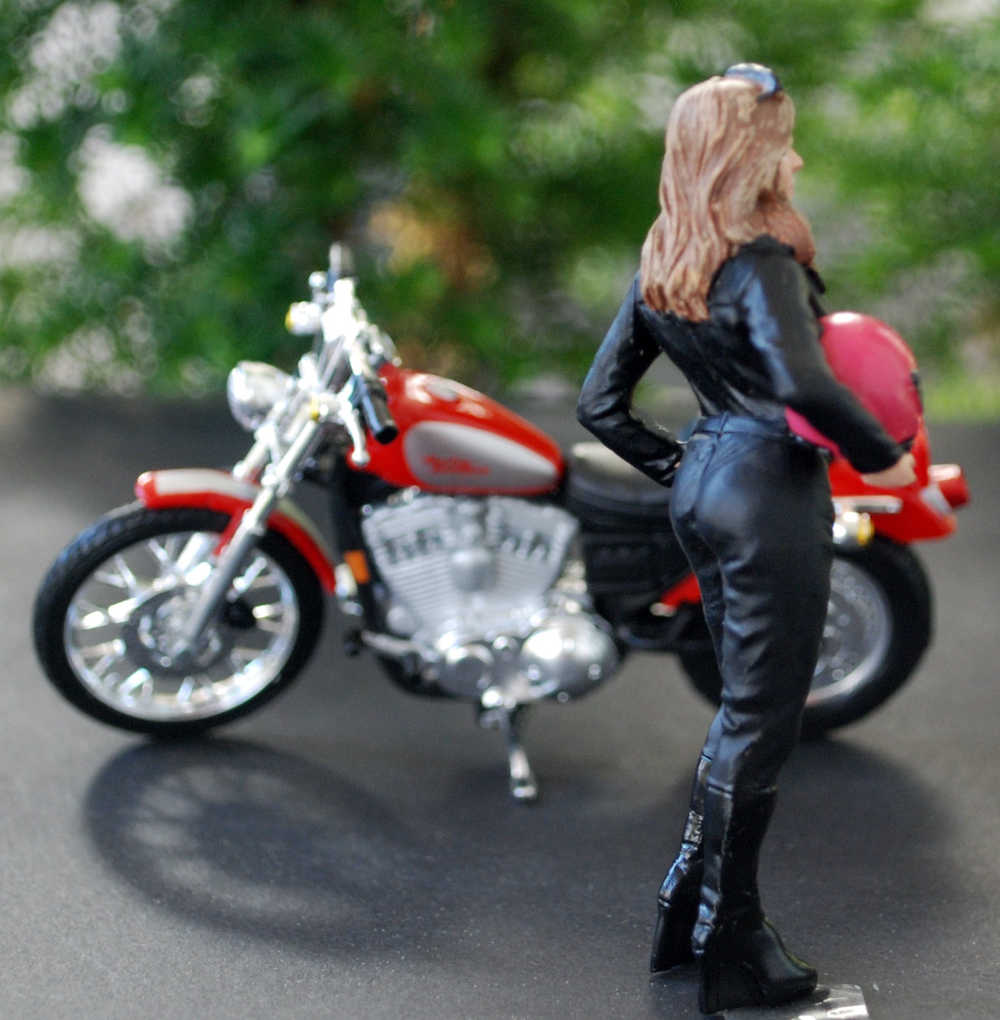 77488 American Diorama Female Biker, Motorradfahrerin, 1:24, neu 2017 neu