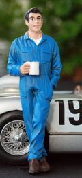 77495 American Diorama Werkstatt Team Mechanic Larry taking break 1:24