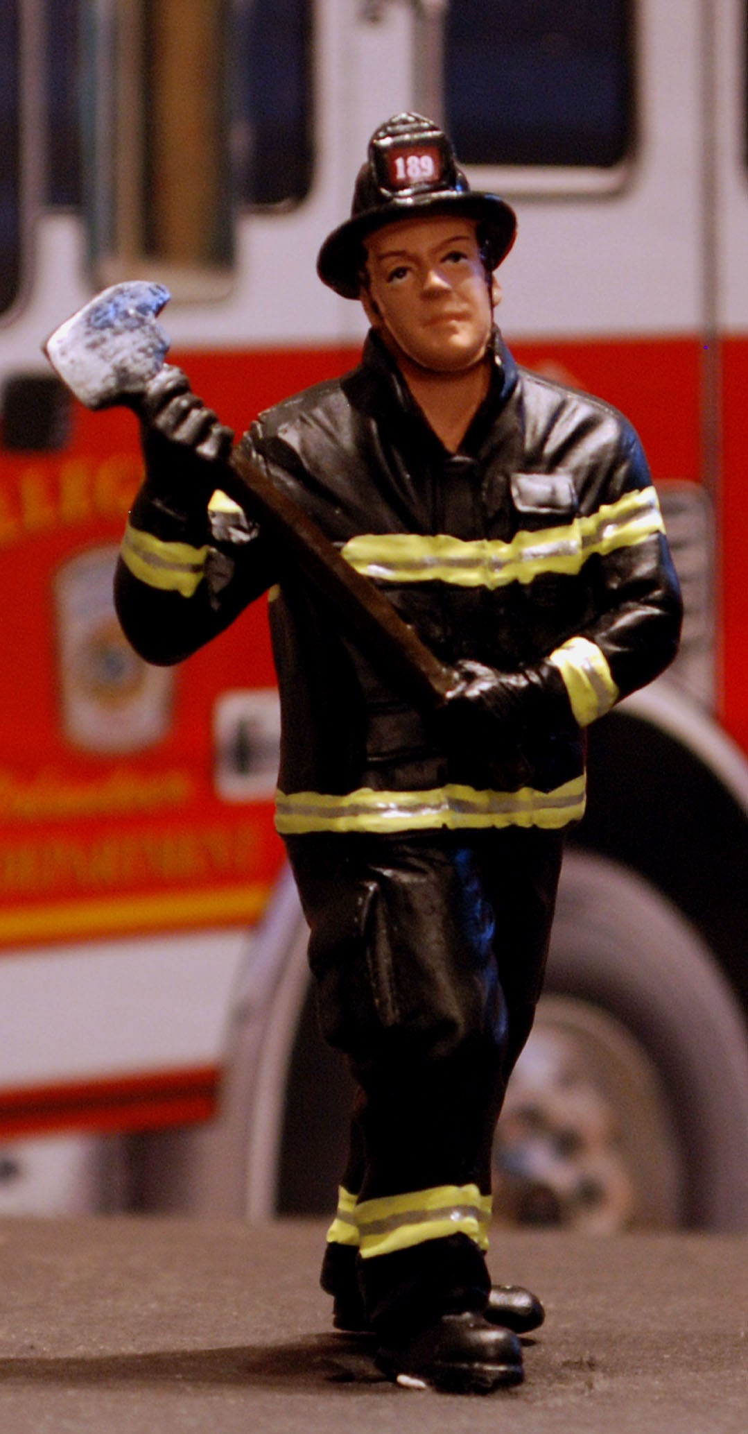 77509B American Diorama Fire Set of 4 Firefighter Feuerwehrleute Polizei 1:24