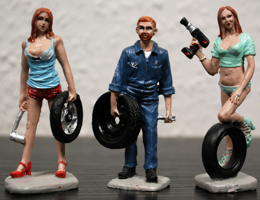 775 Motorhead Miniatures Tire Brigade Meg, Michelle & Gery 1:24