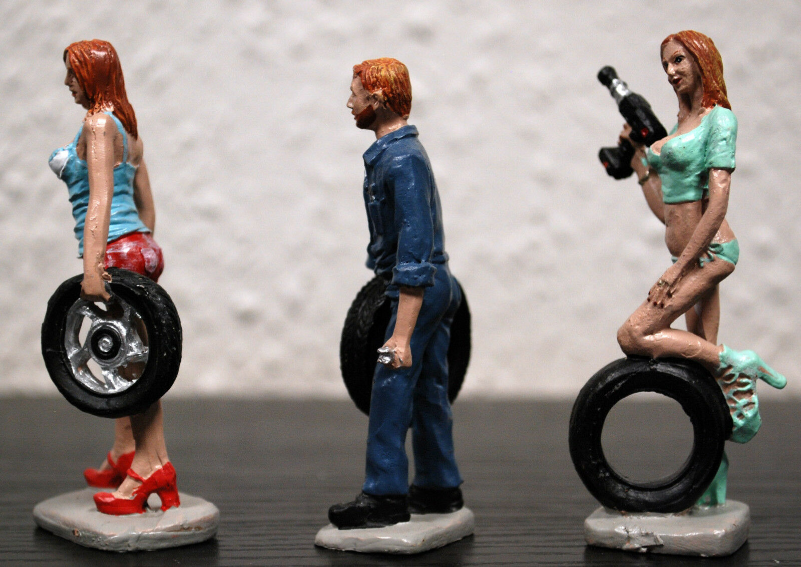 775 Motorhead Miniatures Tire Brigade Meg, Michelle & Gery 1:24