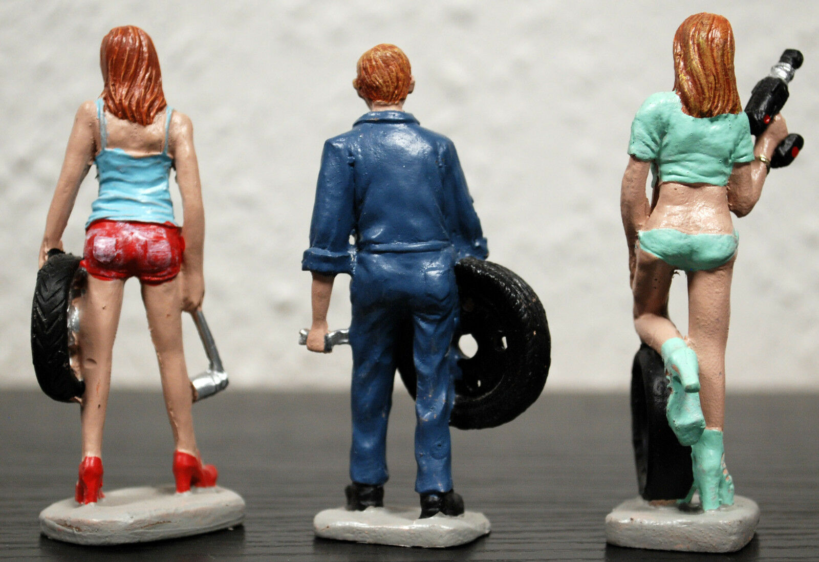 775 Motorhead Miniatures Tire Brigade Meg, Michelle & Gery 1:24