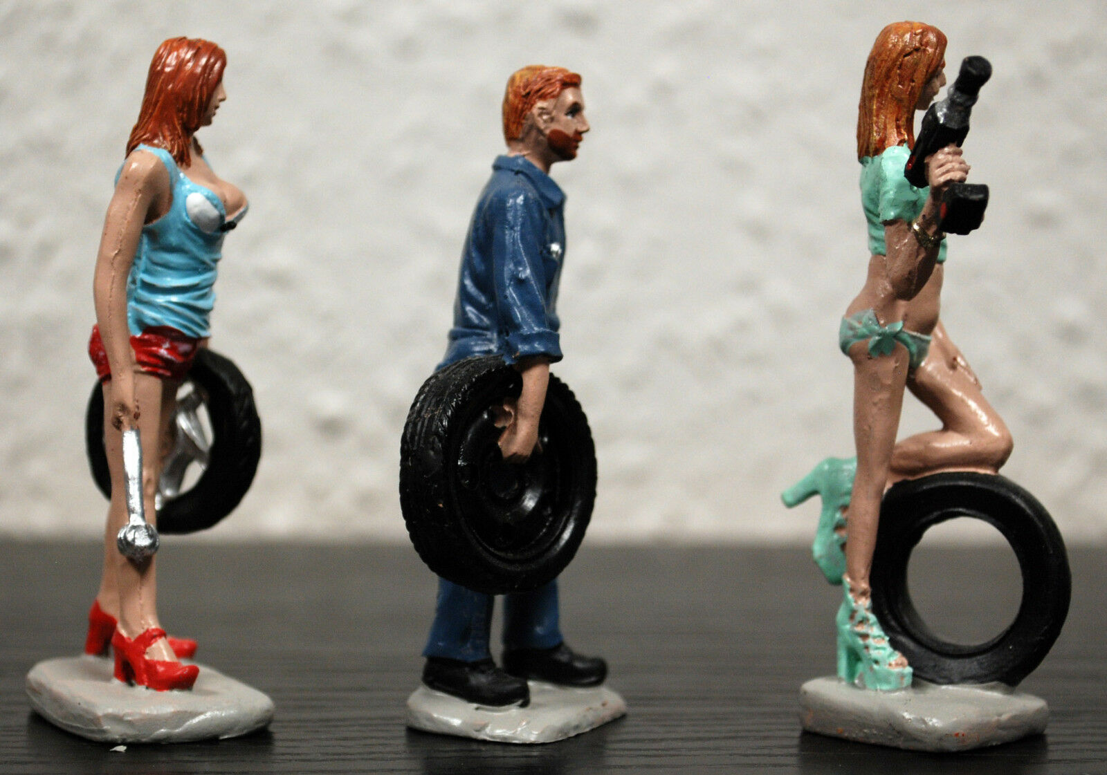 775 Motorhead Miniatures Tire Brigade Meg, Michelle & Gery 1:24