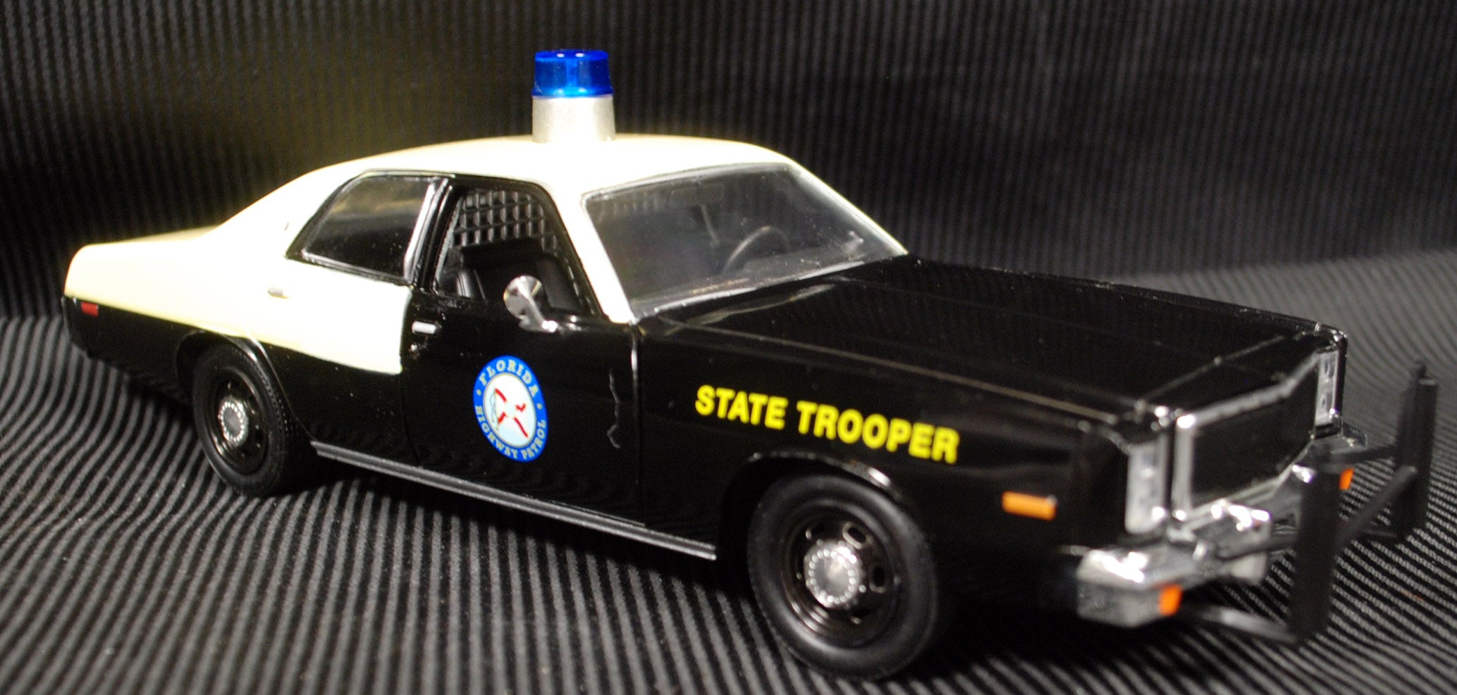 1978 Plymouth Fury Florida Highway Patrol 1:24 Green Light 85512