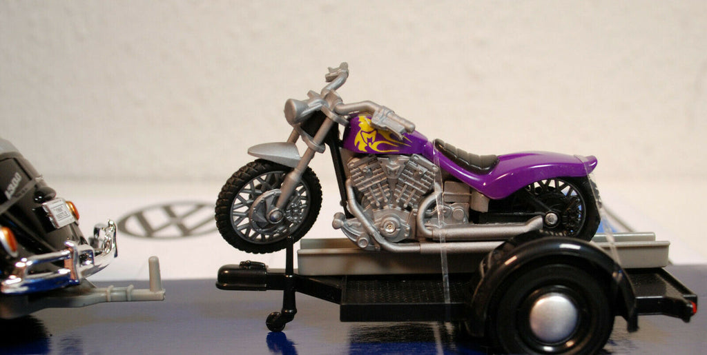 1966 Volkswagen 1300 Käfer Beetle  m. Anhänger & Motorrad 1:24 Motor Max 79675