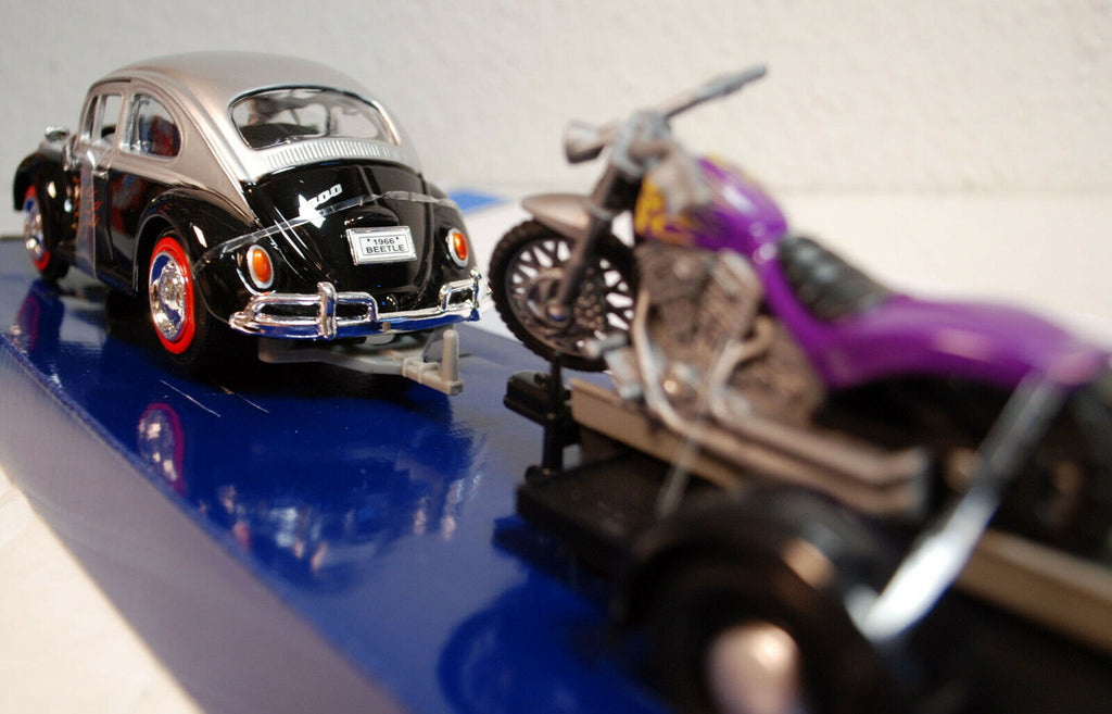 1966 Volkswagen 1300 Käfer Beetle  m. Anhänger & Motorrad 1:24 Motor Max 79675