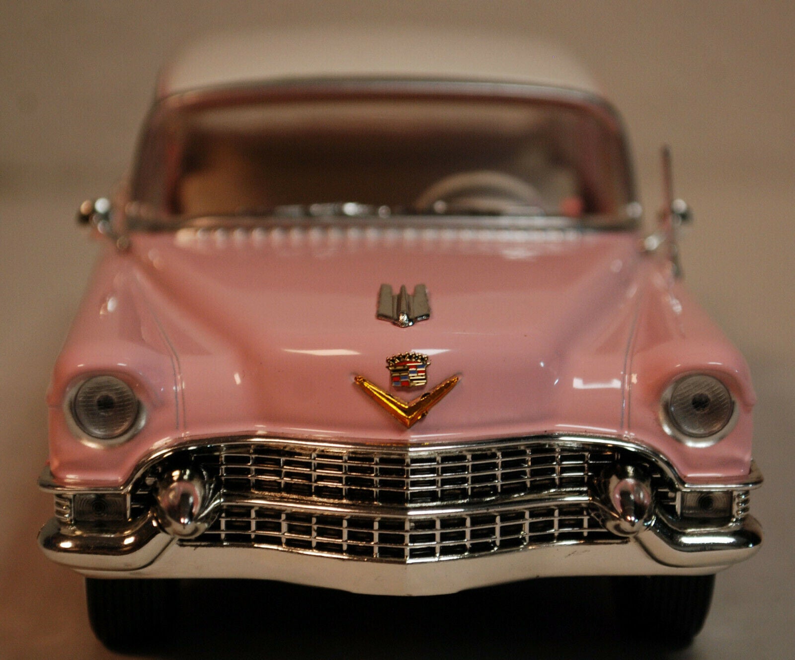 1955 Cadillac Fleetwood Series 60 Elvis Presley 1:24, Green Light 84092