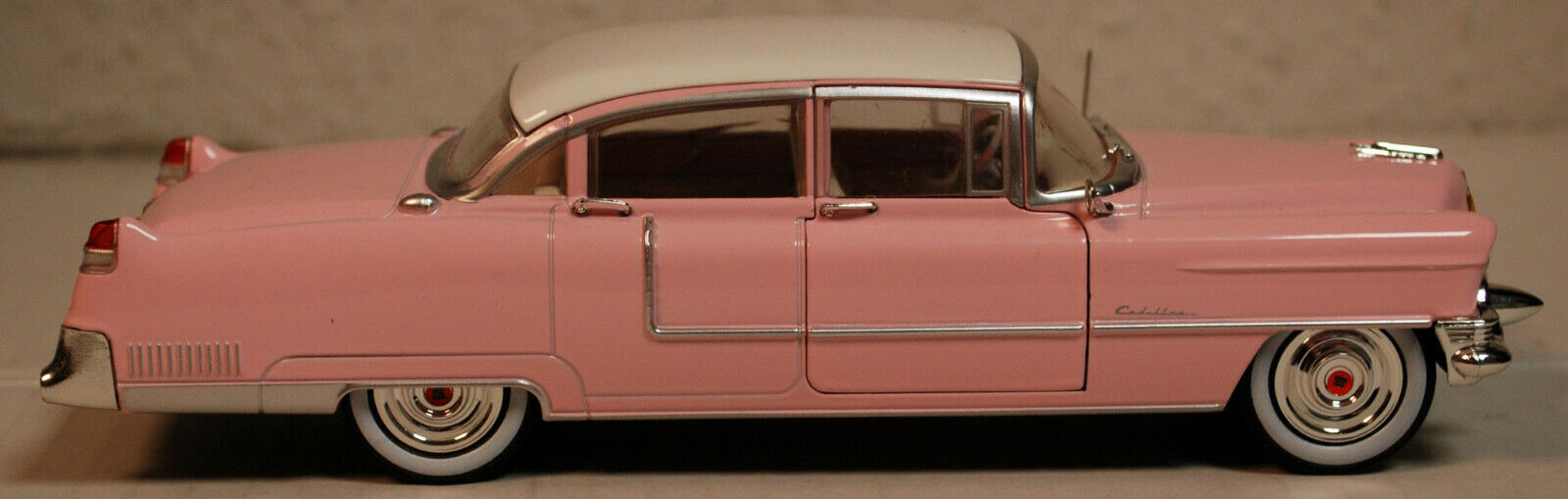 1955 Cadillac Fleetwood Series 60 Elvis Presley 1:24, Green Light 84092