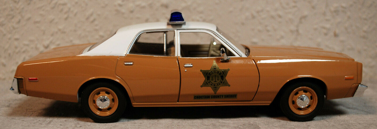 1975 Dodge Coronet Chocktaw County Sheriff 1:24 Green Light 84097