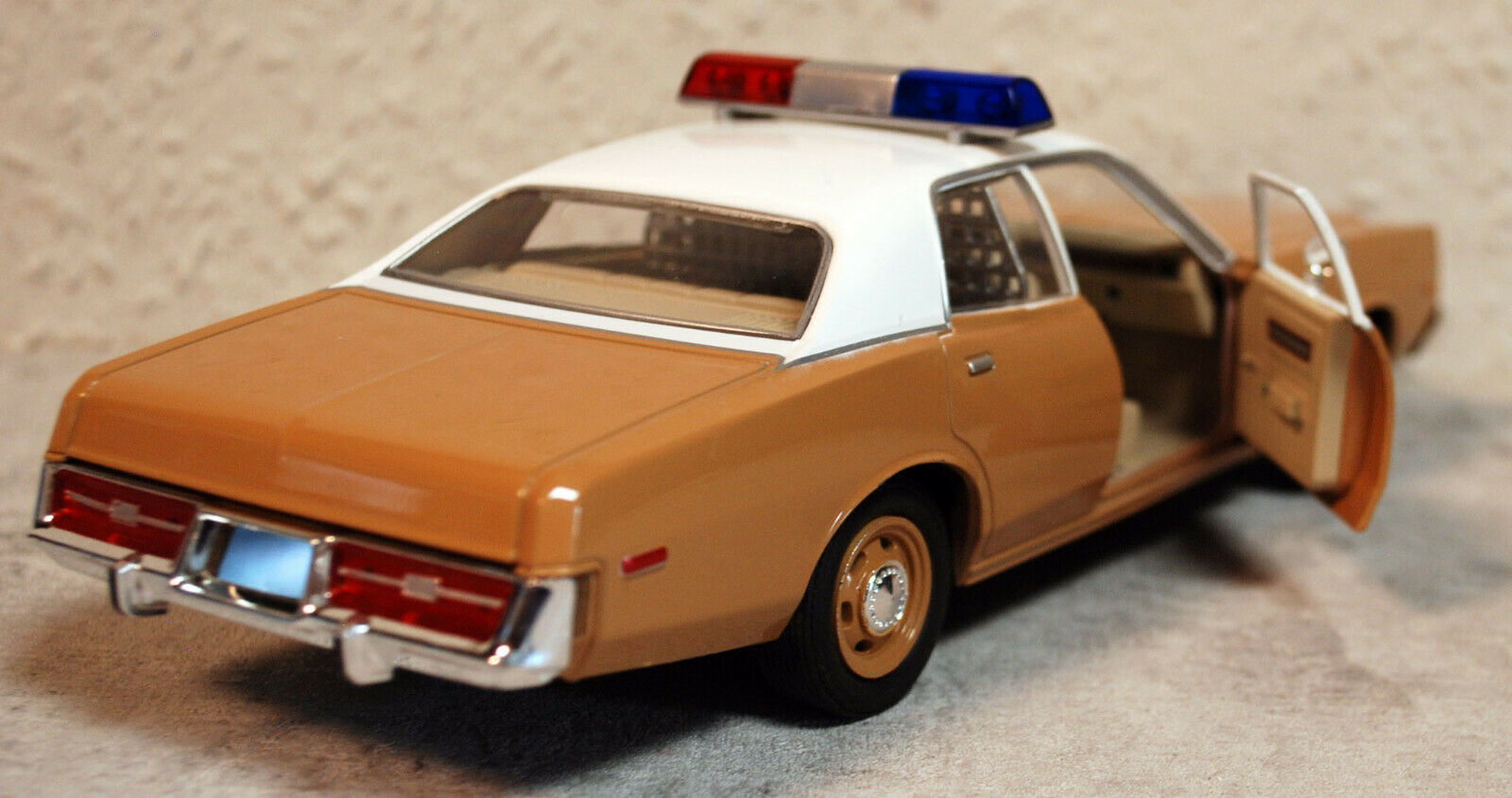 1975 Dodge Coronet Chocktaw County Sheriff 1:24 Green Light 84097