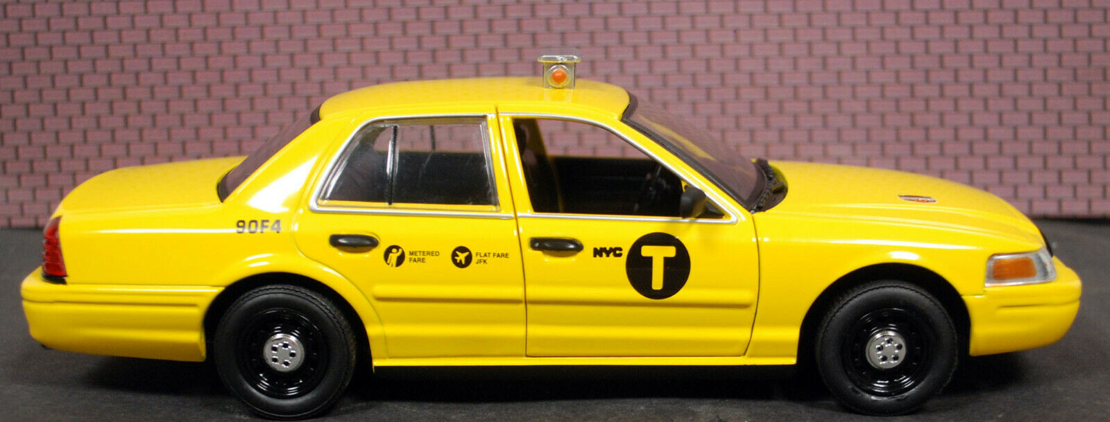 2008 Ford Crown Victoria Taxi John Wick Chapter 2 1:24 Green Light 84113
