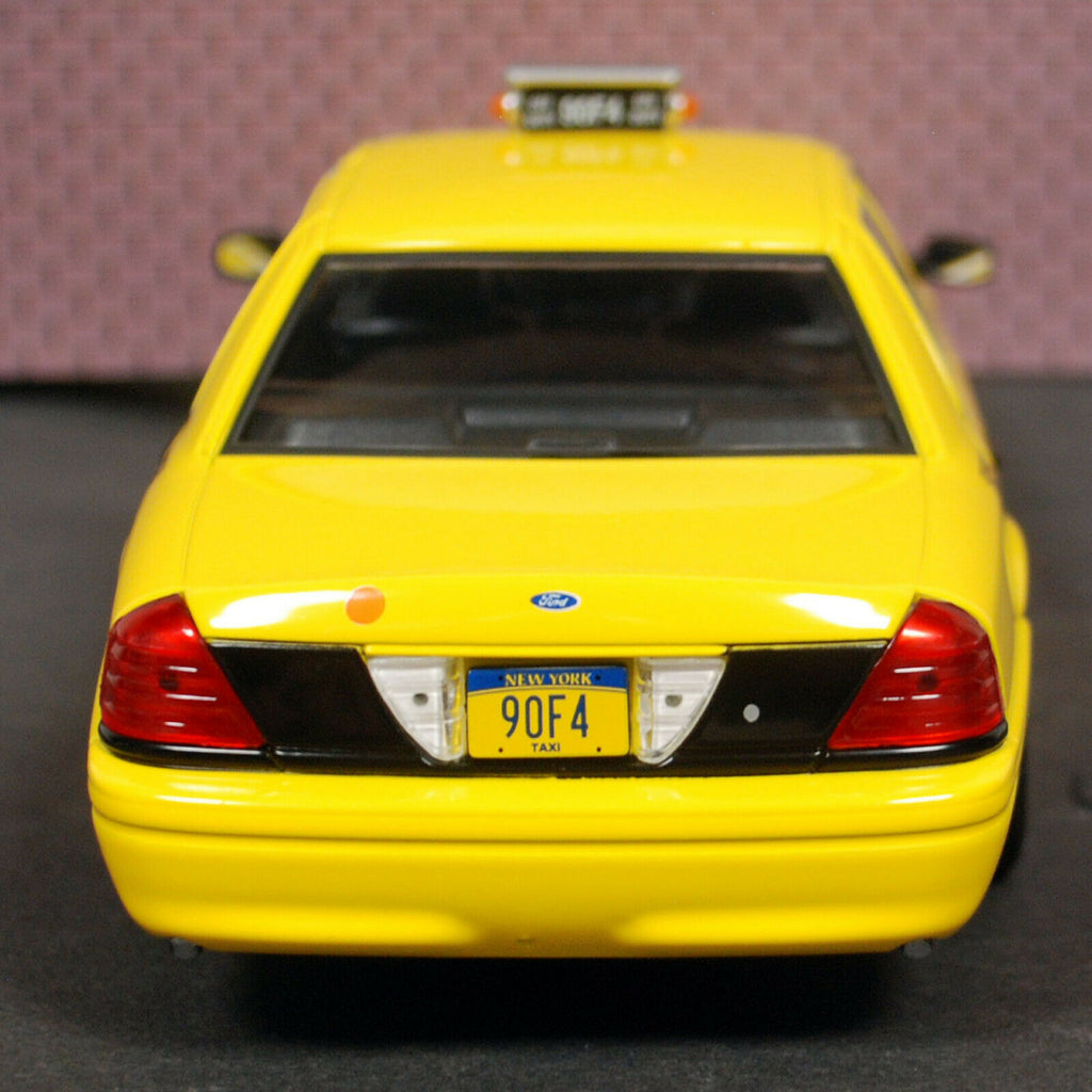 2008 Ford Crown Victoria Taxi John Wick Chapter 2 1:24 Green Light 84113