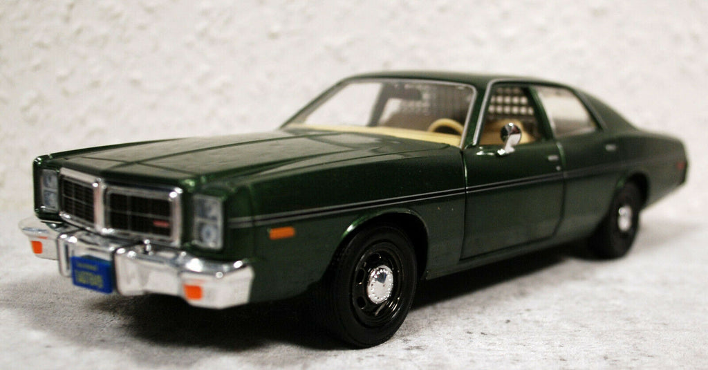 1977 Dodge Monaco Hunter Fernsehserie 1:24 Green Light 84123