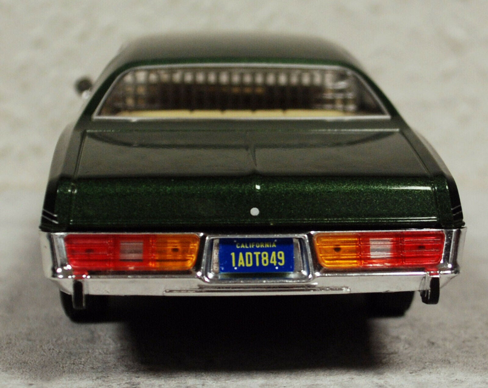 1977 Dodge Monaco Hunter Fernsehserie 1:24 Green Light 84123