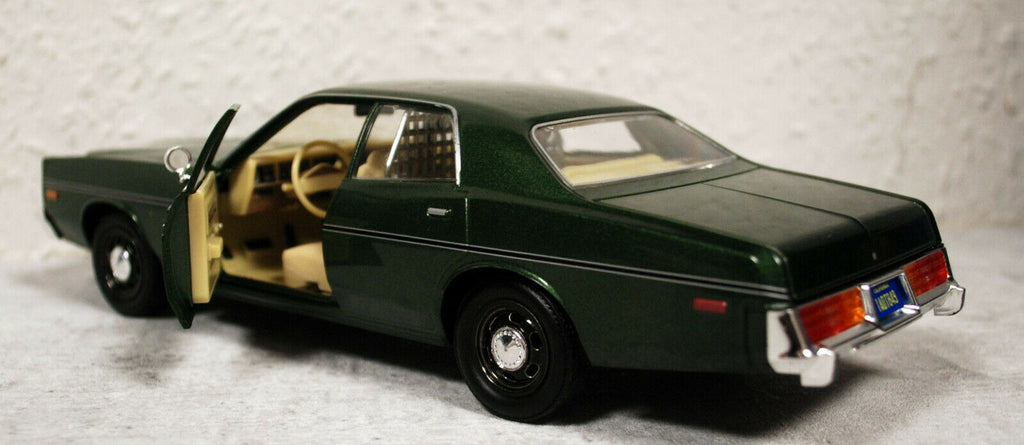 1977 Dodge Monaco Hunter Fernsehserie 1:24 Green Light 84123