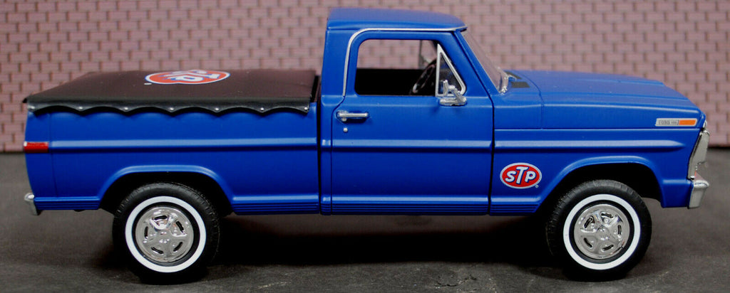 1970 Ford F 100 Pickup STP w. Bed Cover 1:24 Greenlight 85053