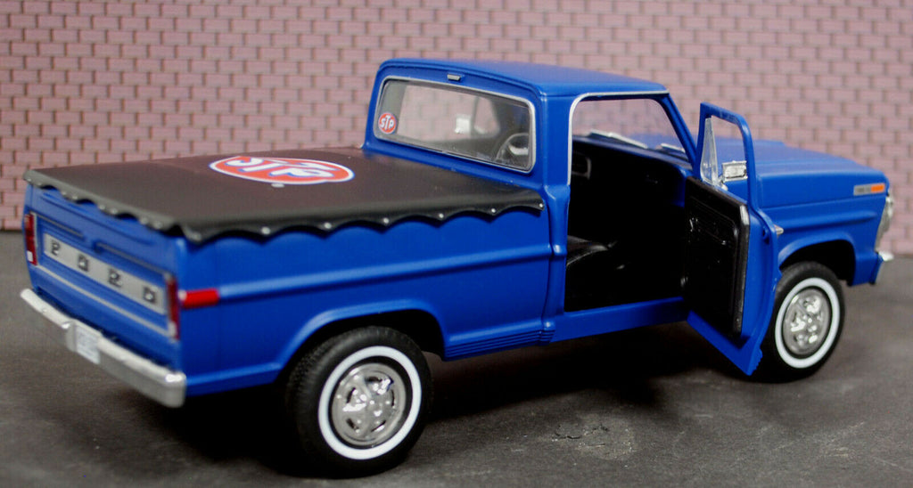 1970 Ford F 100 Pickup STP w. Bed Cover 1:24 Greenlight 85053