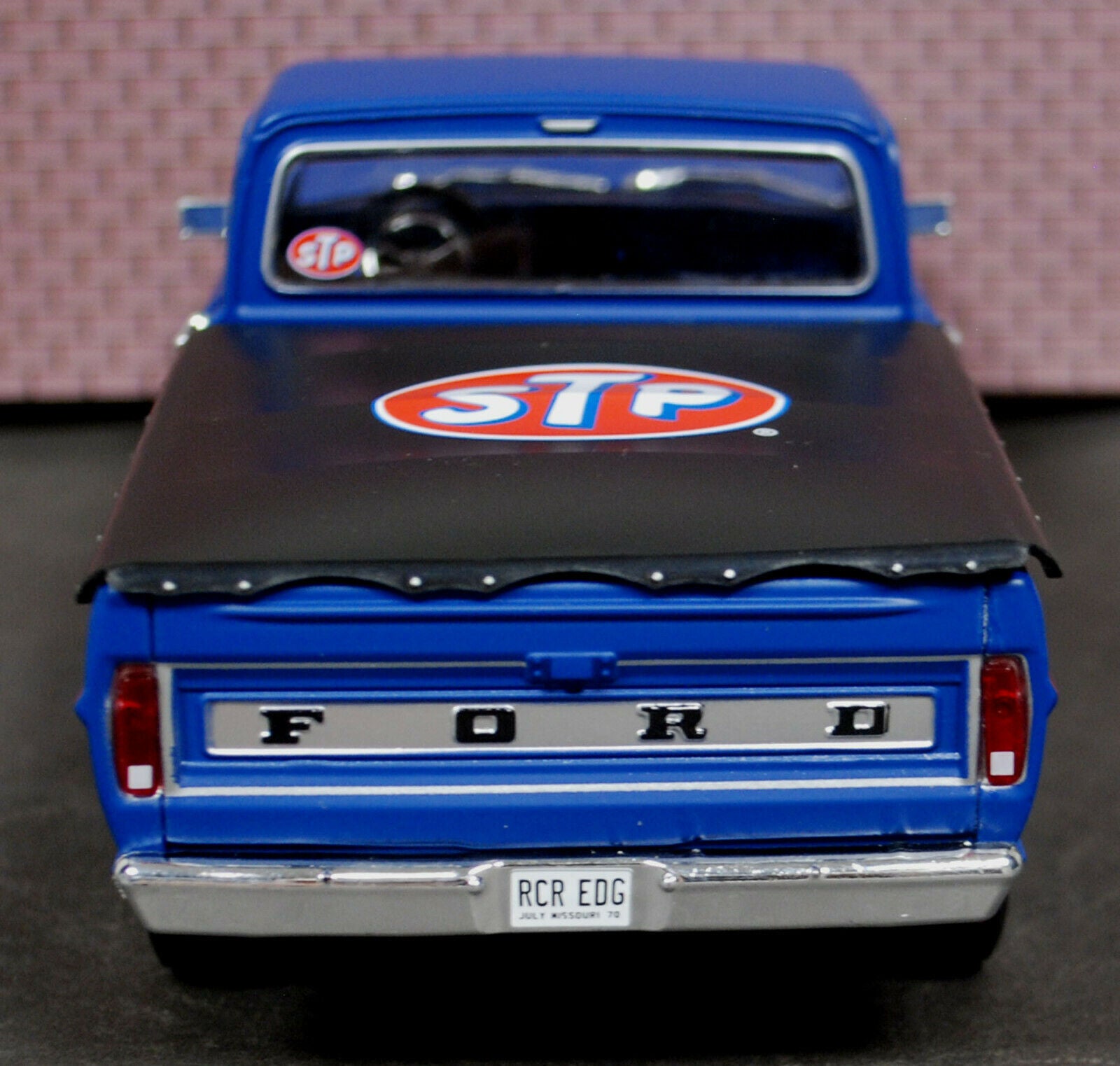 1970 Ford F 100 Pickup STP w. Bed Cover 1:24 Greenlight 85053