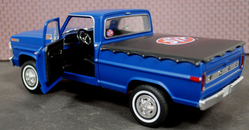 1970 Ford F 100 Pickup STP w. Bed Cover 1:24 Greenlight 85053