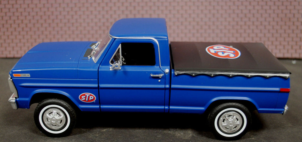 1970 Ford F 100 Pickup STP w. Bed Cover 1:24 Greenlight 85053