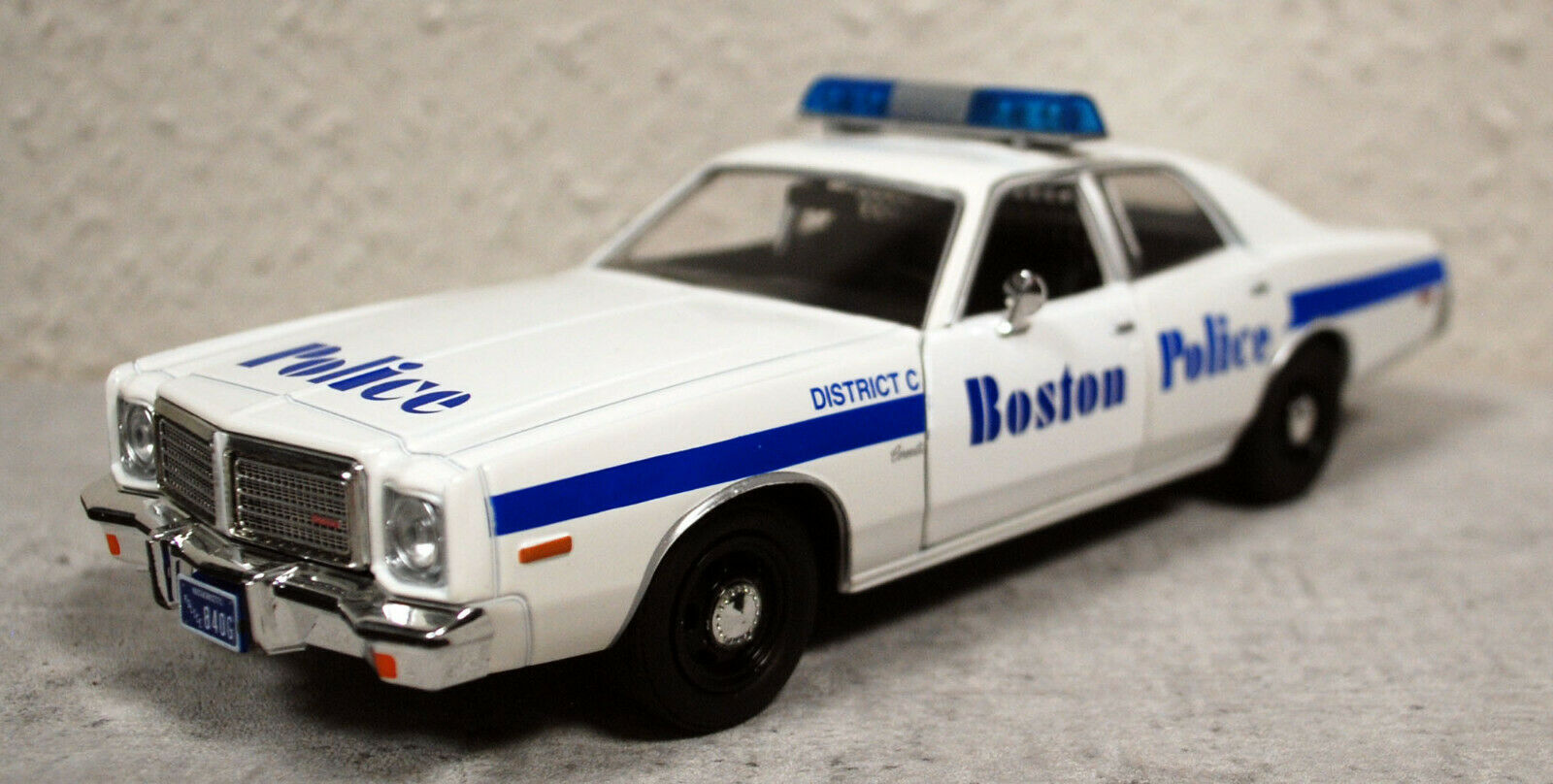 1976 Dodge Coronet Boston Police 1:24 Green Light 85521