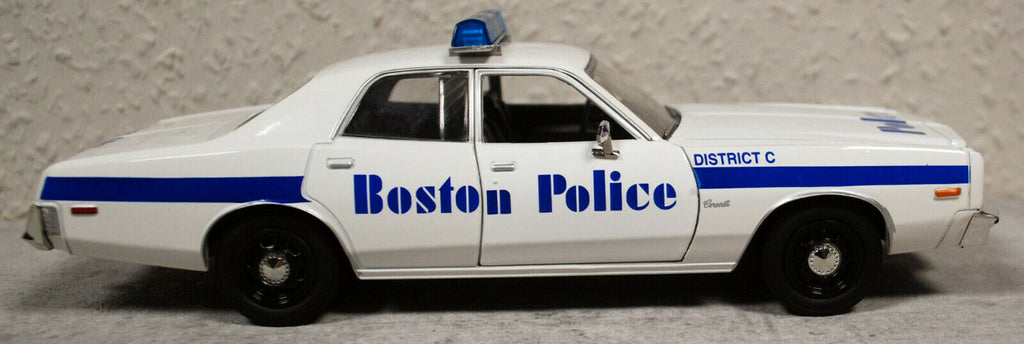 1976 Dodge Coronet Boston Police 1:24 Green Light 85521