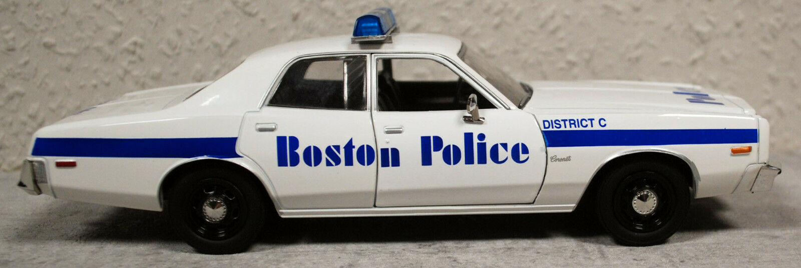 1976 Dodge Coronet Boston Police 1:24 Green Light 85521