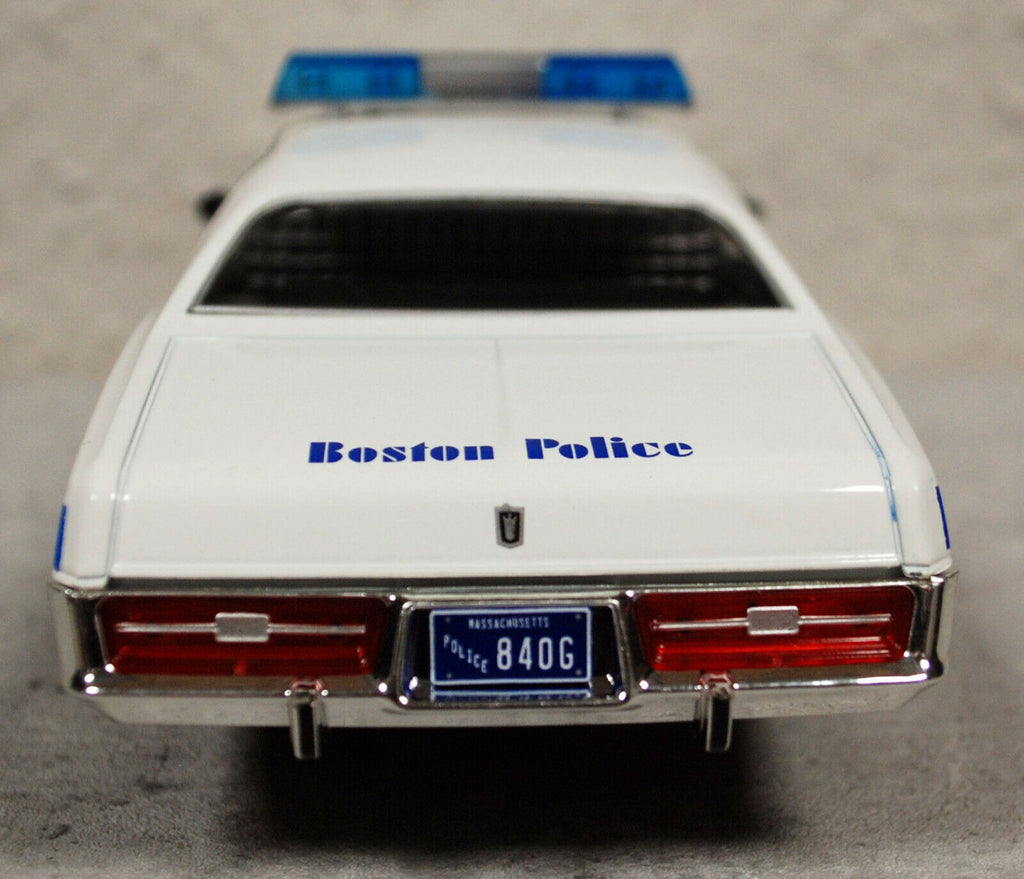 1976 Dodge Coronet Boston Police 1:24 Green Light 85521