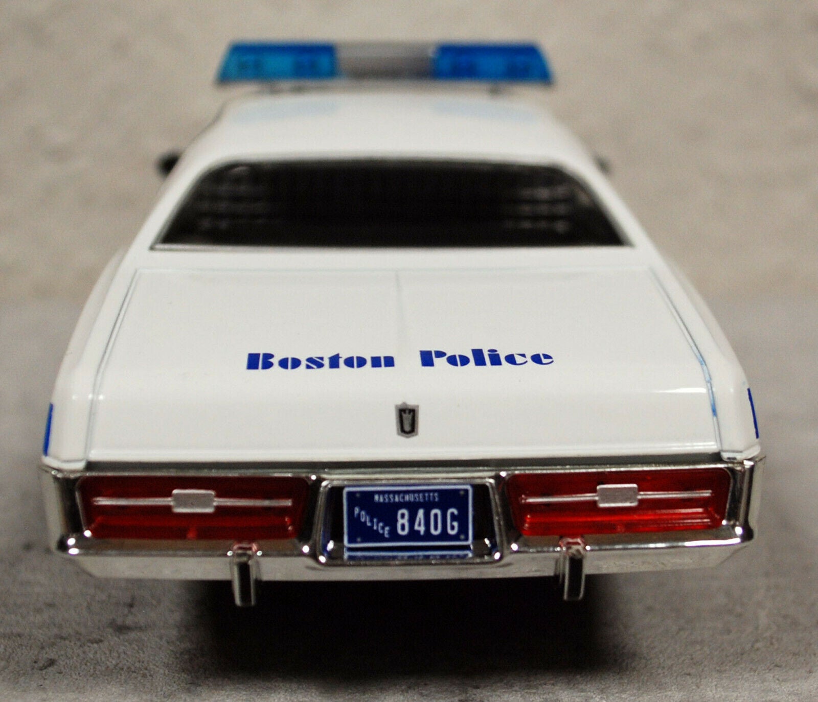 1976 Dodge Coronet Boston Police 1:24 Green Light 85521