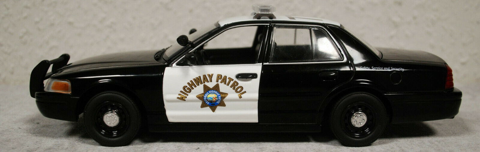 2008 Ford Crown Vic.California Highway Patrol 1:24 Green Light 85523