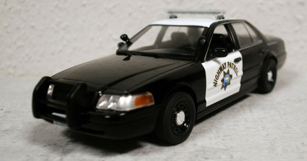 2008 Ford Crown Vic.California Highway Patrol 1:24 Green Light 85523