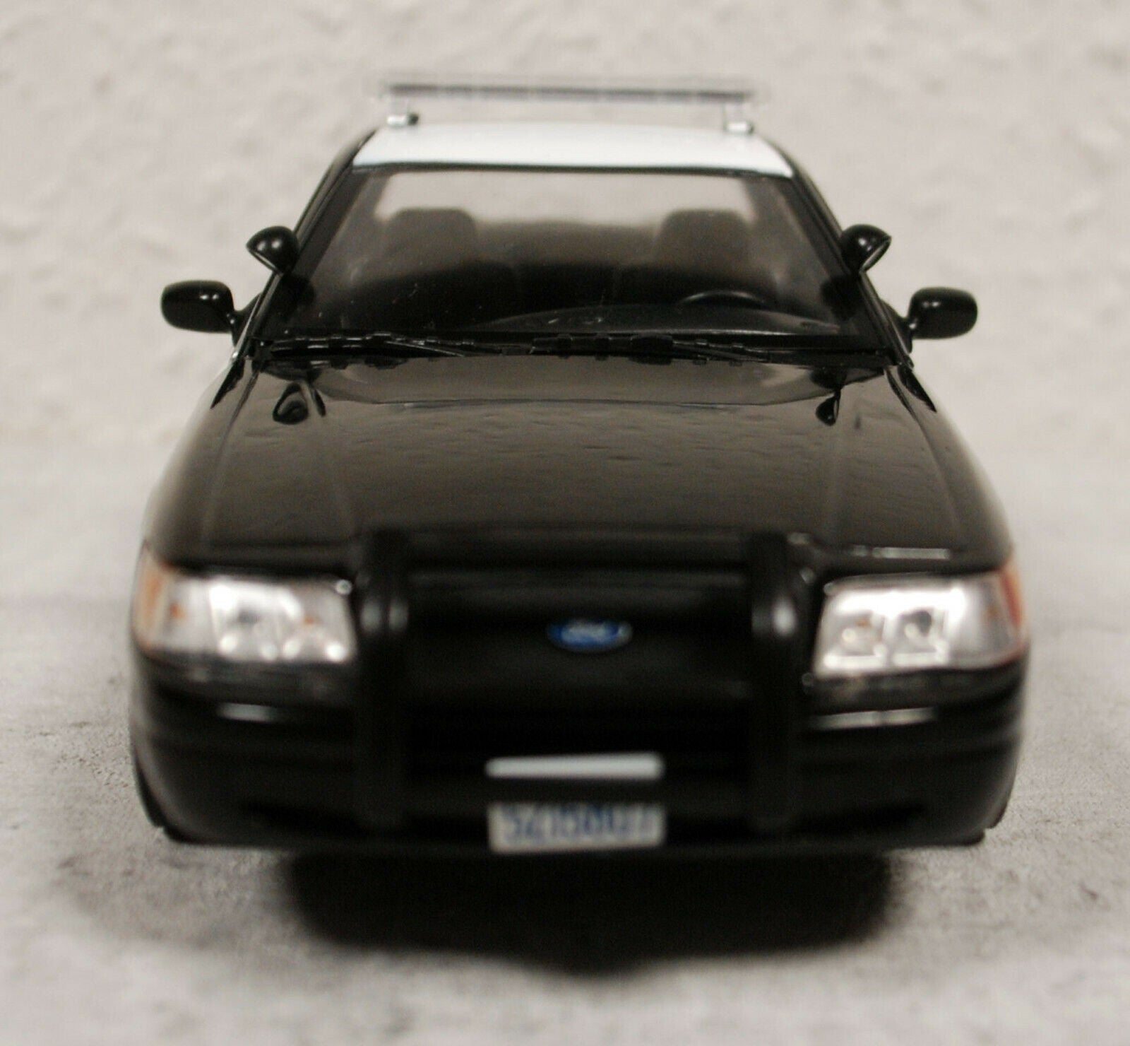 2008 Ford Crown Vic.California Highway Patrol 1:24 Green Light 85523