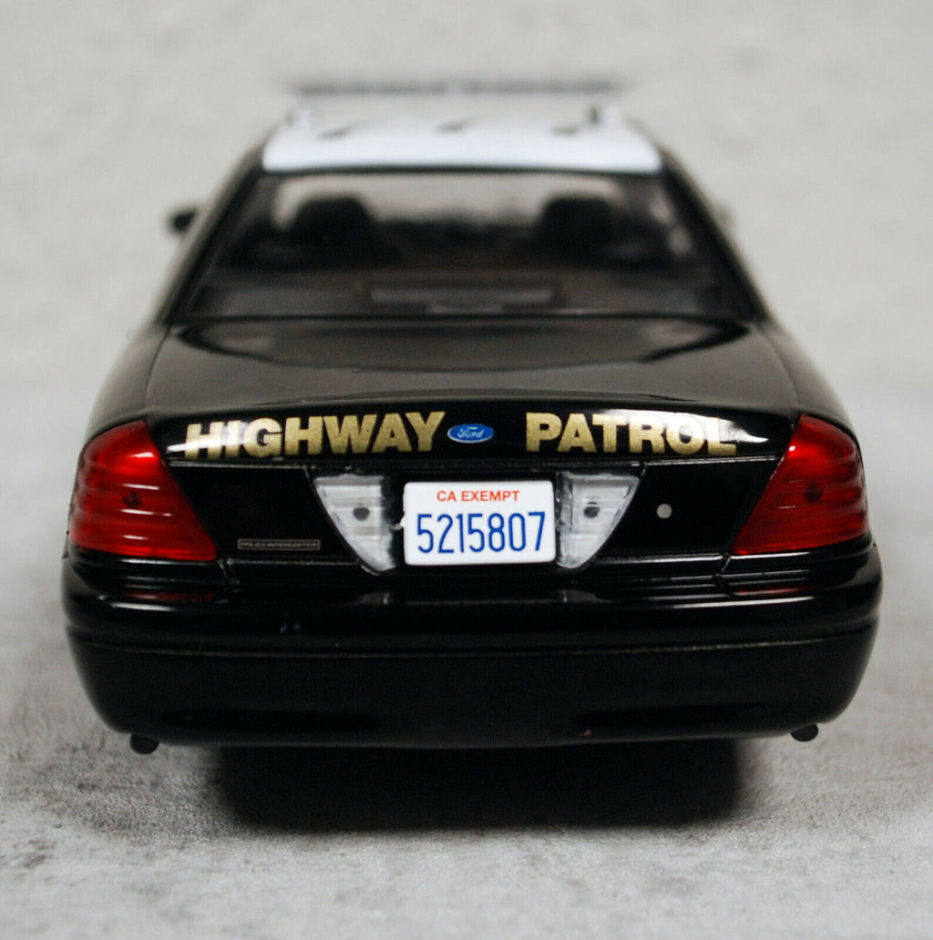 2008 Ford Crown Vic.California Highway Patrol 1:24 Green Light 85523