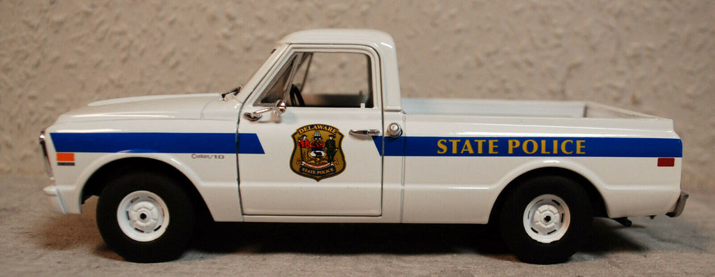 1972 Chevrolet C-10 Pickup Delaware State Police 1:24 Green Light 85531