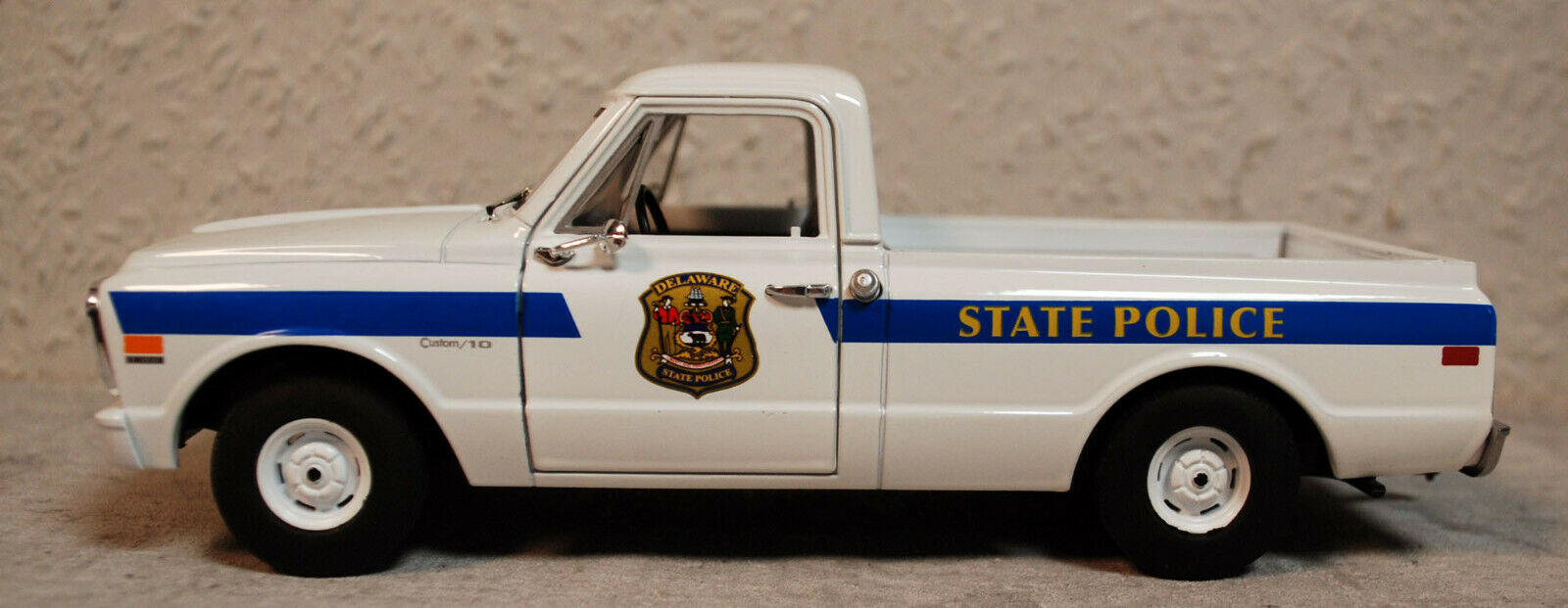 1972 Chevrolet C-10 Pickup Delaware State Police 1:24 Green Light 85531
