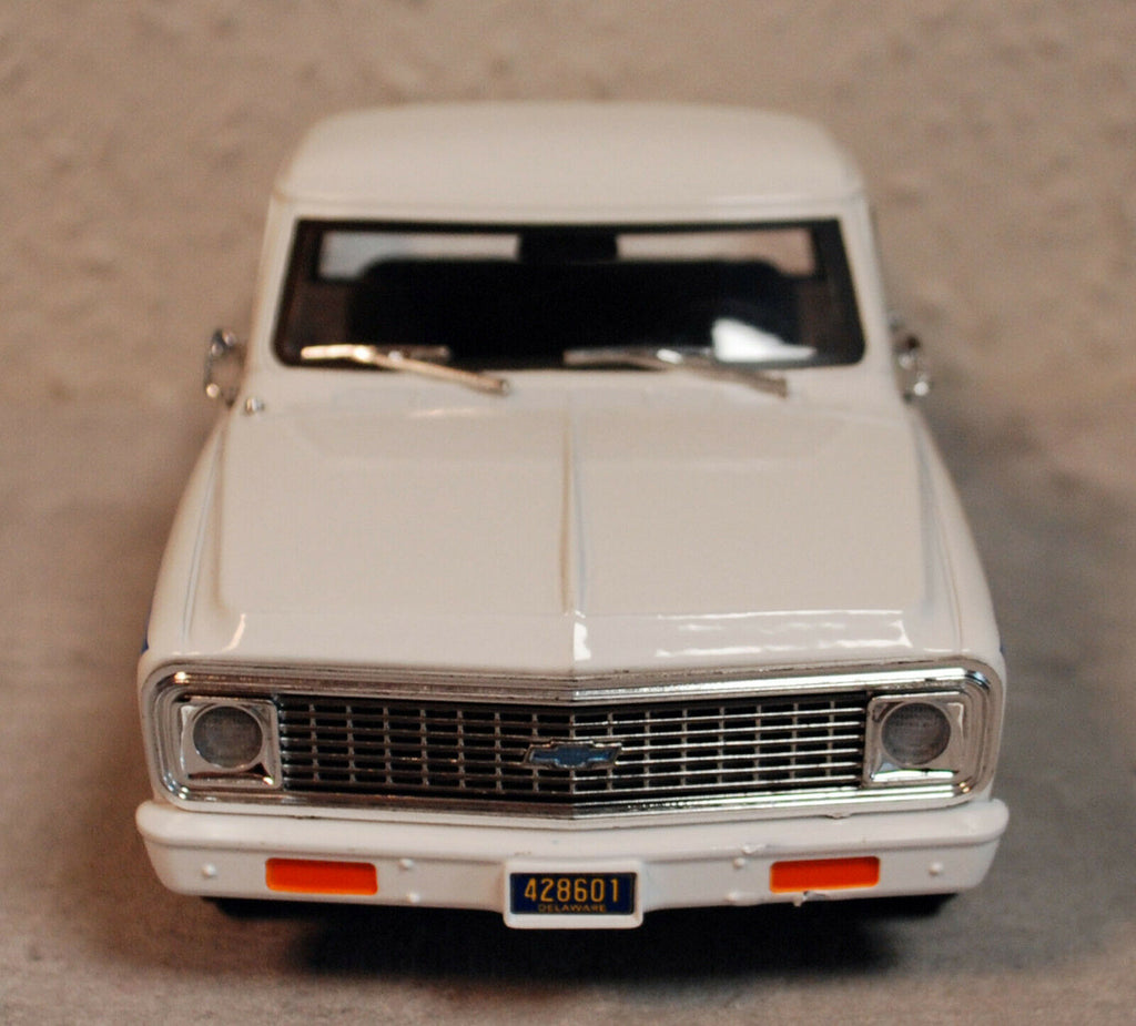 1972 Chevrolet C-10 Pickup Delaware State Police 1:24 Green Light 85531