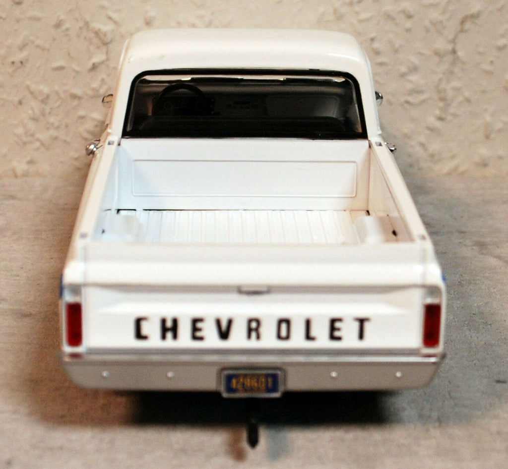 1972 Chevrolet C-10 Pickup Delaware State Police 1:24 Green Light 85531