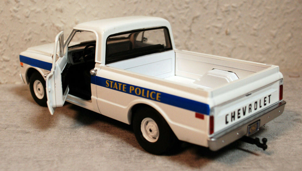 1972 Chevrolet C-10 Pickup Delaware State Police 1:24 Green Light 85531
