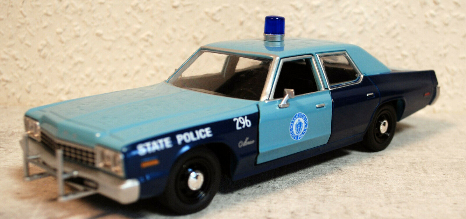 1975 Dodge Monaco Massachusetts State Police 1:24 Green Light 85532