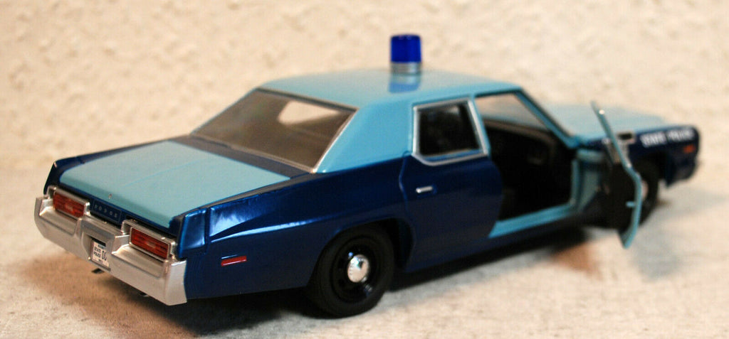 1975 Dodge Monaco Massachusetts State Police 1:24 Green Light 85532